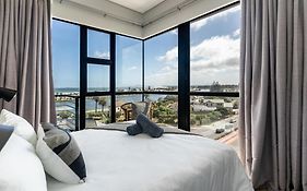Burmeister 607 - Top Floor Corner 2 Bedroom Apartment With Sea And Lagoon Views - Onsite Parking